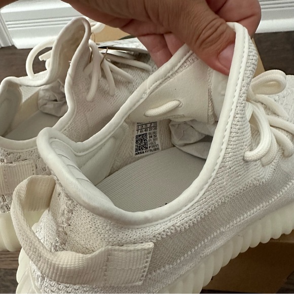 YEEZY BOOST 350 V2 - Picture 7 of 10